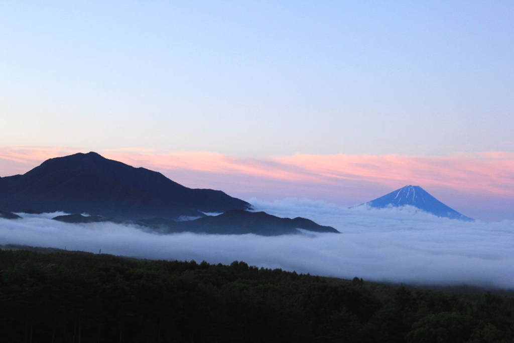 霊峰富士の朝明け