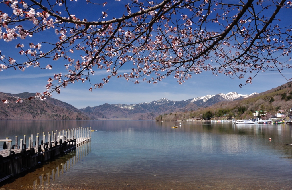 春を迎えた中禅寺湖