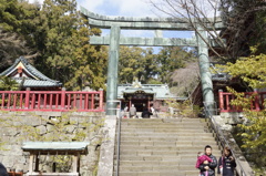 この先には