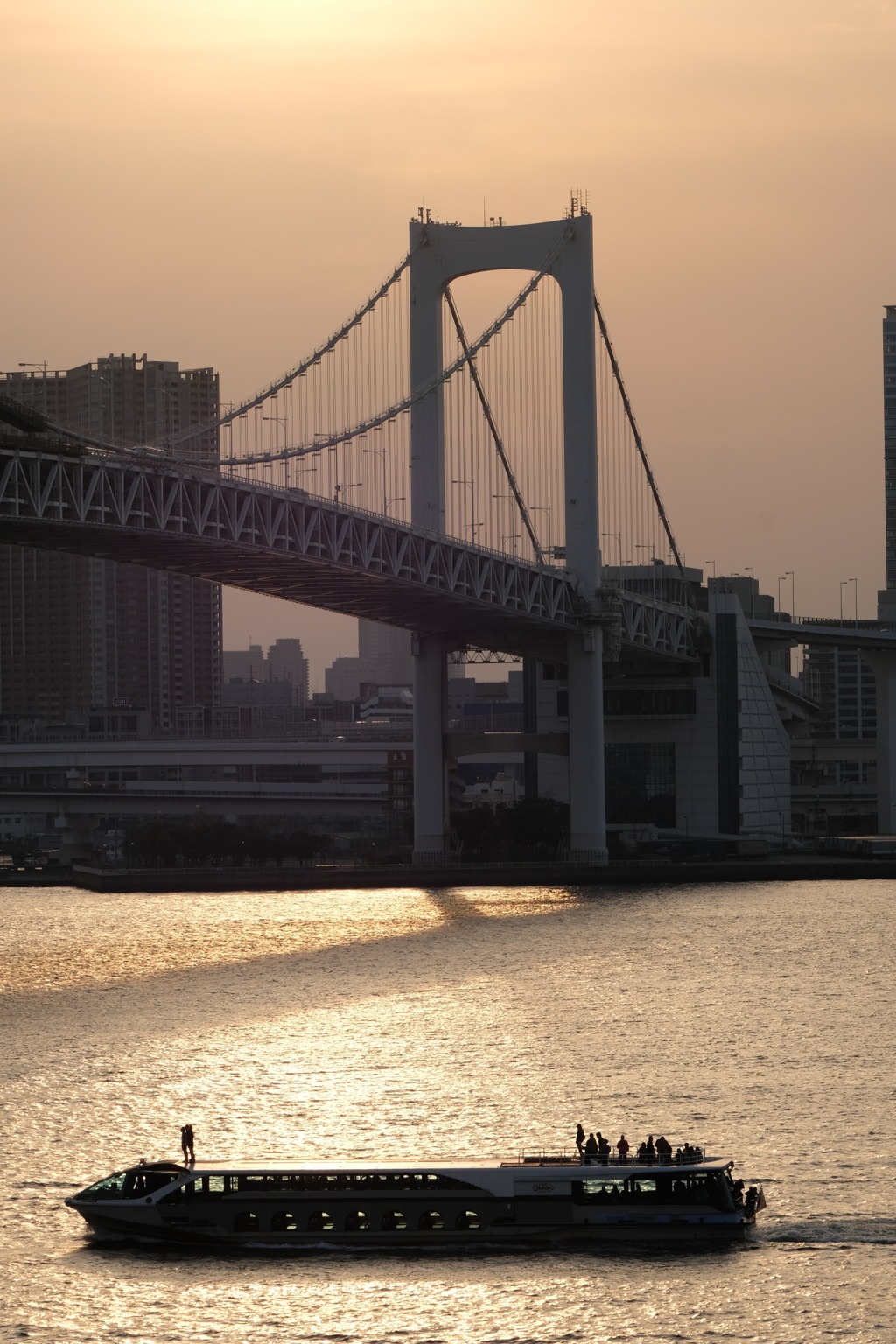 夕焼けのレインボーブリッジ