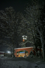 夜の美深駅舎