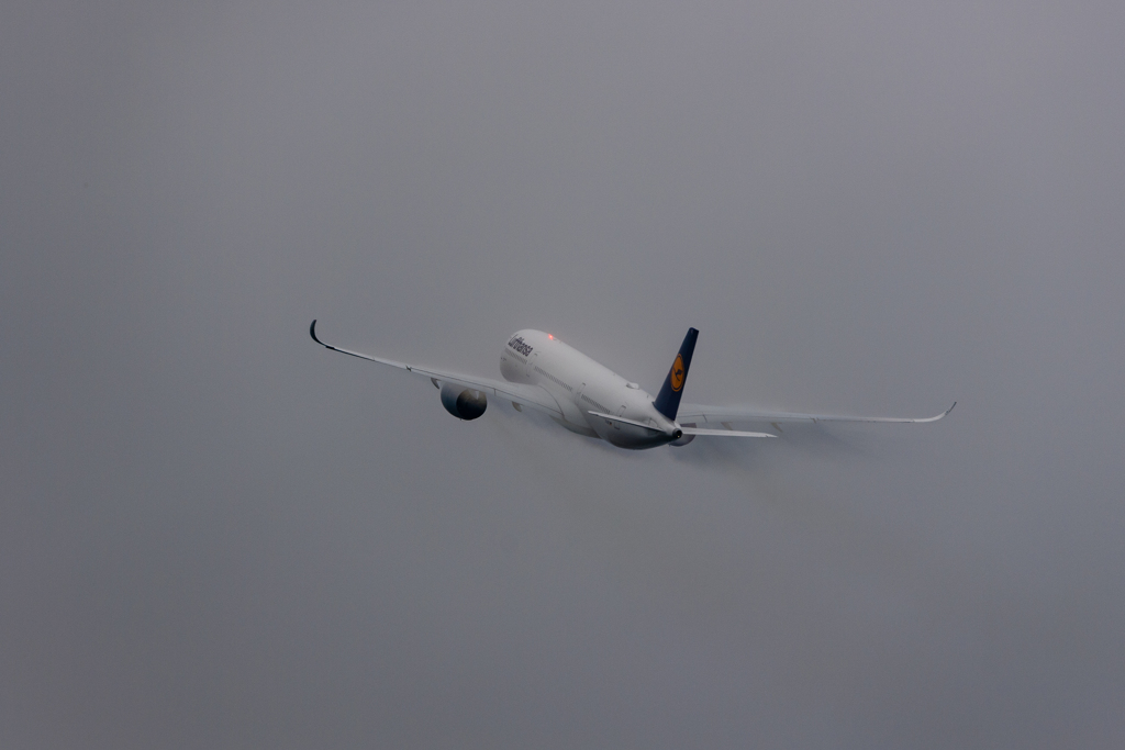 雨上がりの空（A350）