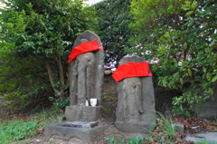 恥ずかしがりやのお地蔵さん