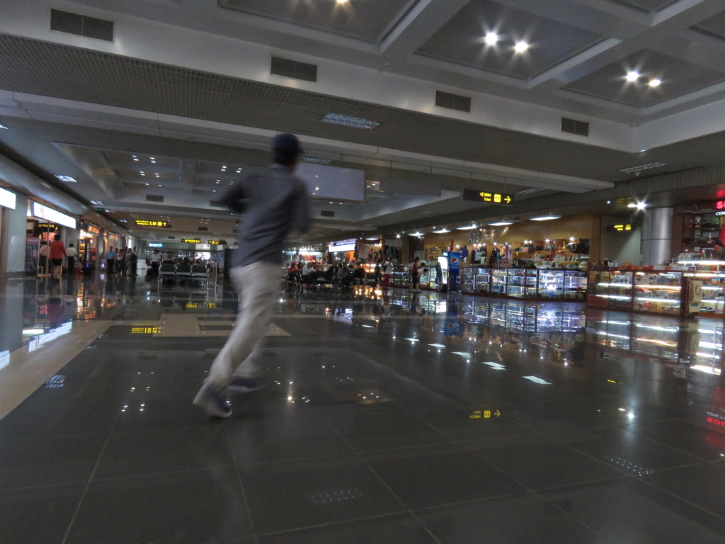 ノイバイ国際空港でGO