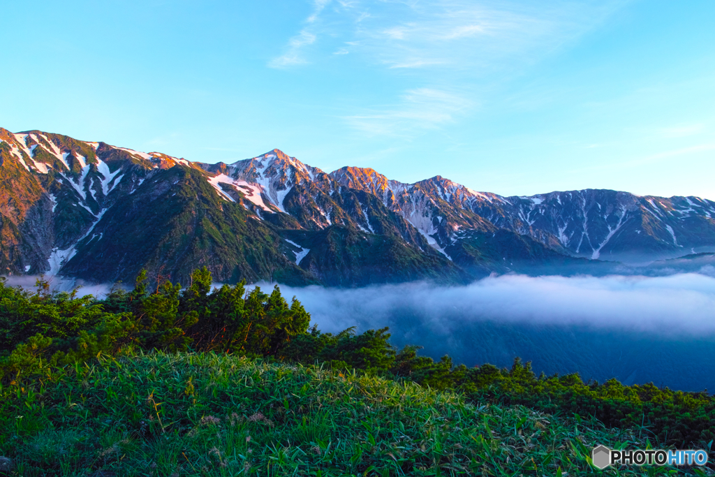 朝日を浴びた白馬三山