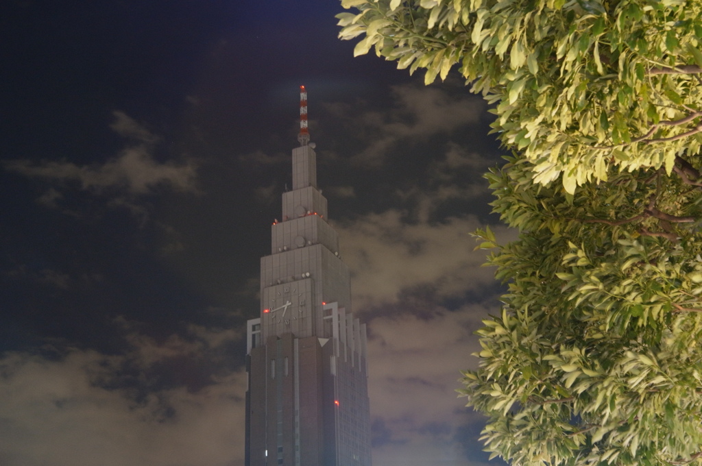 夜のタワー