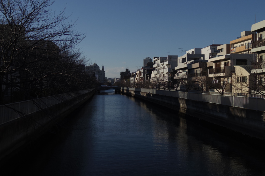 街中の川