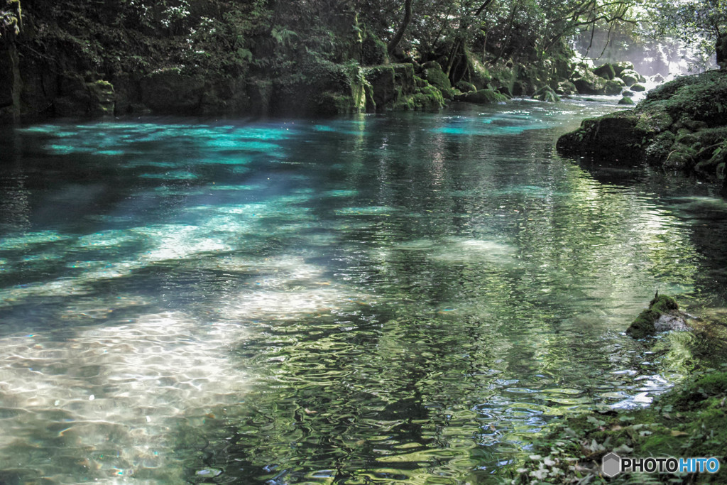 渓流の水面