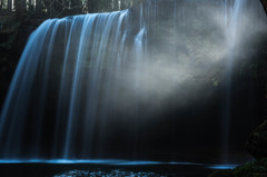 水煙る