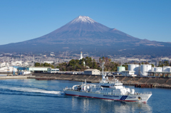 巡視船と富士山