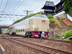 清見寺とサンライズ号（回送中）