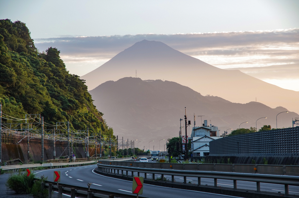 早朝の東海道