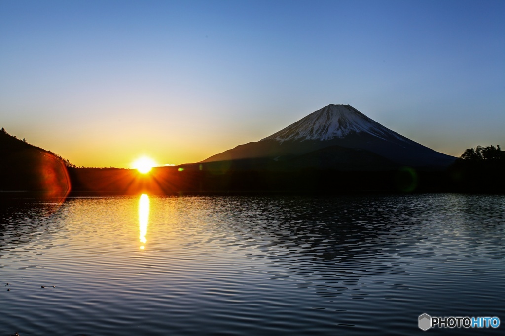 明け行く富士山