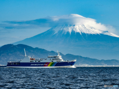 駿河湾フェリーと富士山