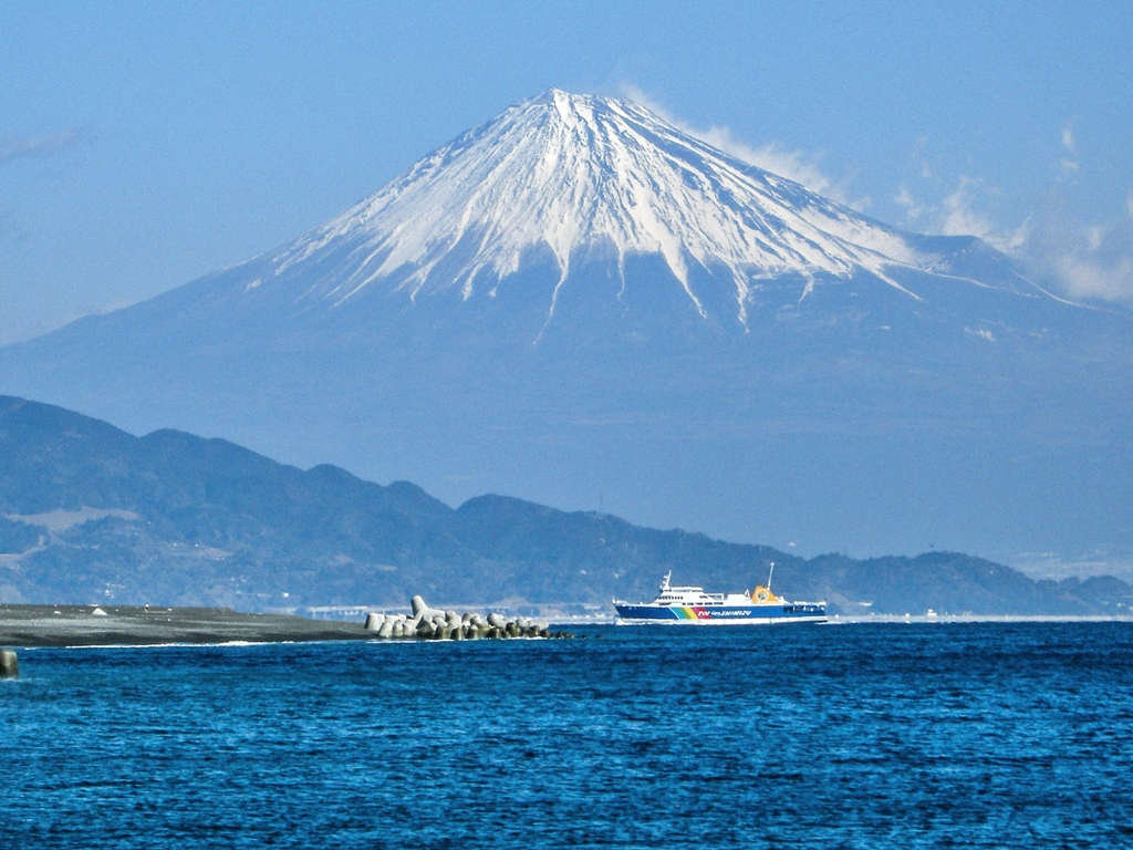 駿河湾フェリーと富士山