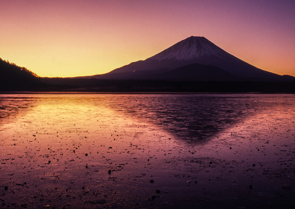 精進湖より