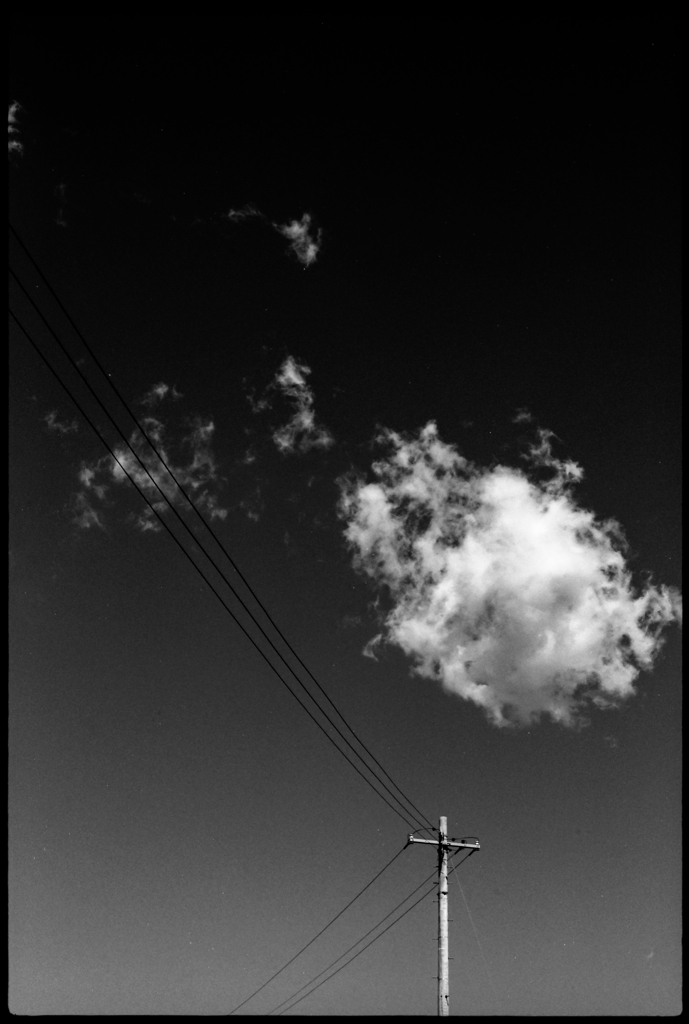 空と雲と電柱