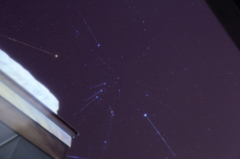 軒下から見上げる星空