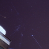 軒下から見上げる星空