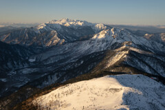 朝日を浴びた峰々