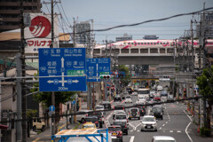 ガヤガヤした鉄道風景