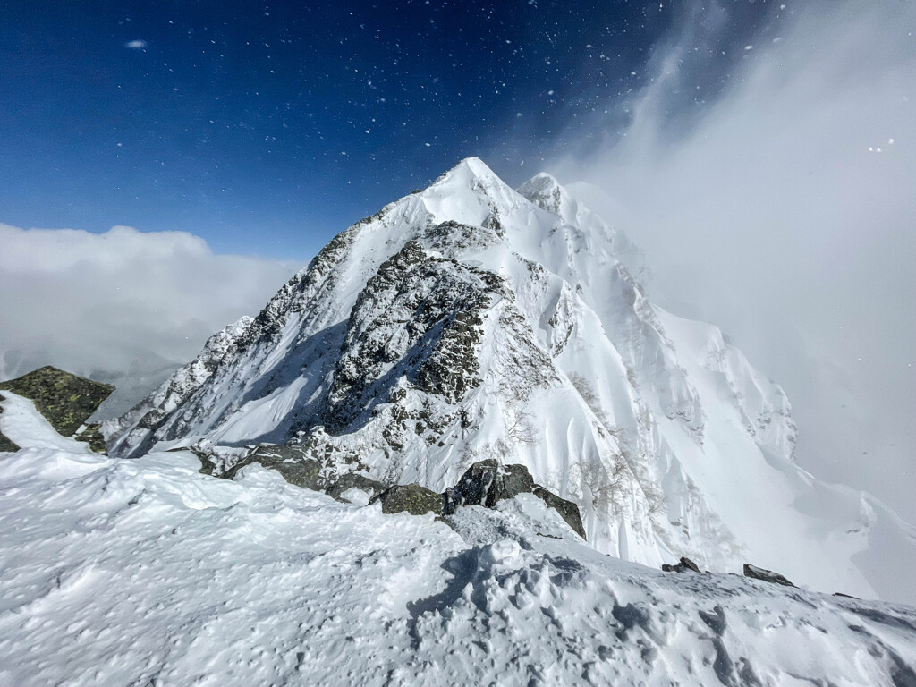 白き山塊