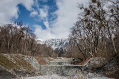 砂防ダムのある風景