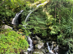 涼やかな滝の音