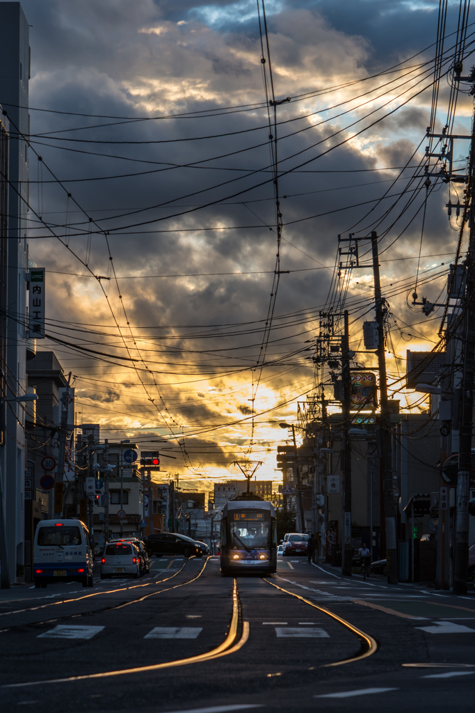 夕焼けの路面電車　１