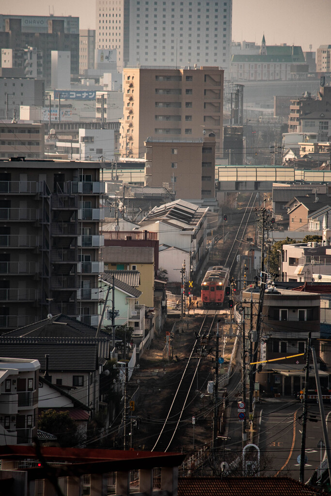 田舎鉄道、街中に来る