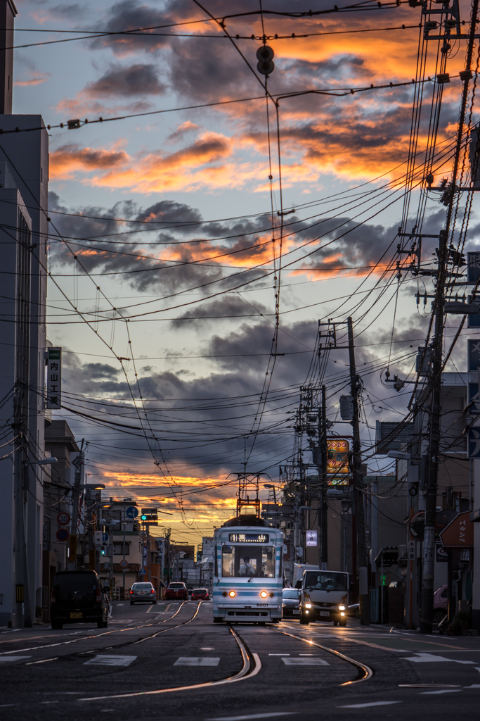 夕焼けの路面電車　２