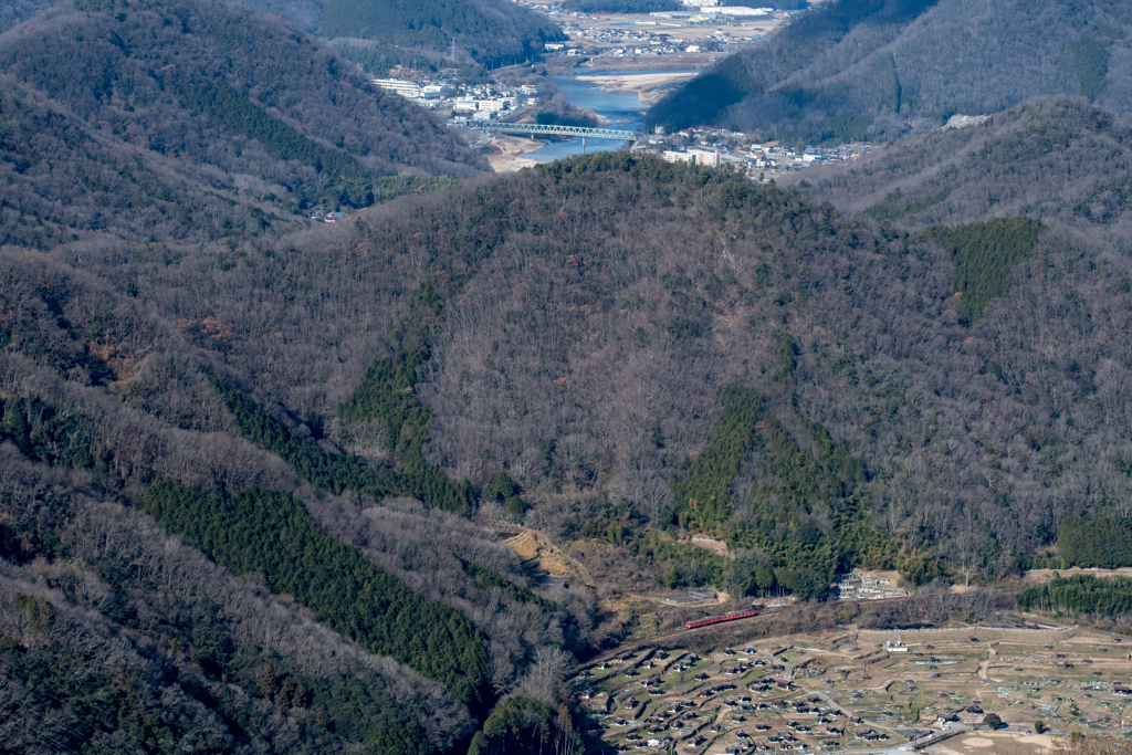 しっかり見て頂ければ鉄道写真です