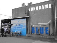 BLUE。