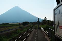 九州最南端の駅と開聞岳