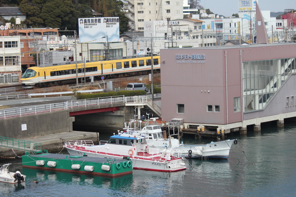 鳥羽の街を眼下に