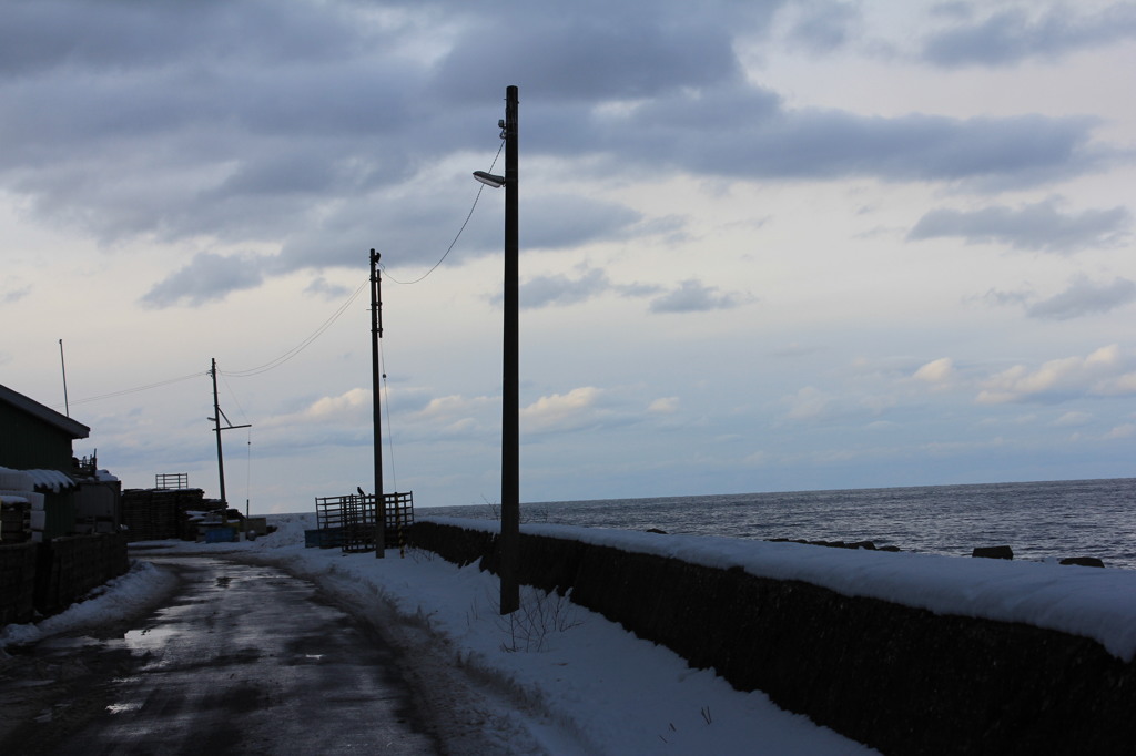 静かな海辺の街