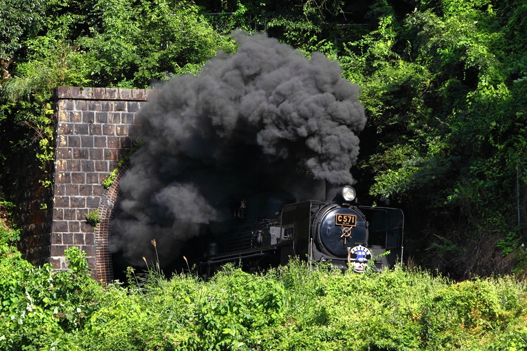 SLやまぐち号！トンネル通過