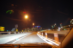 ぶぅーーん　パァーーーン。