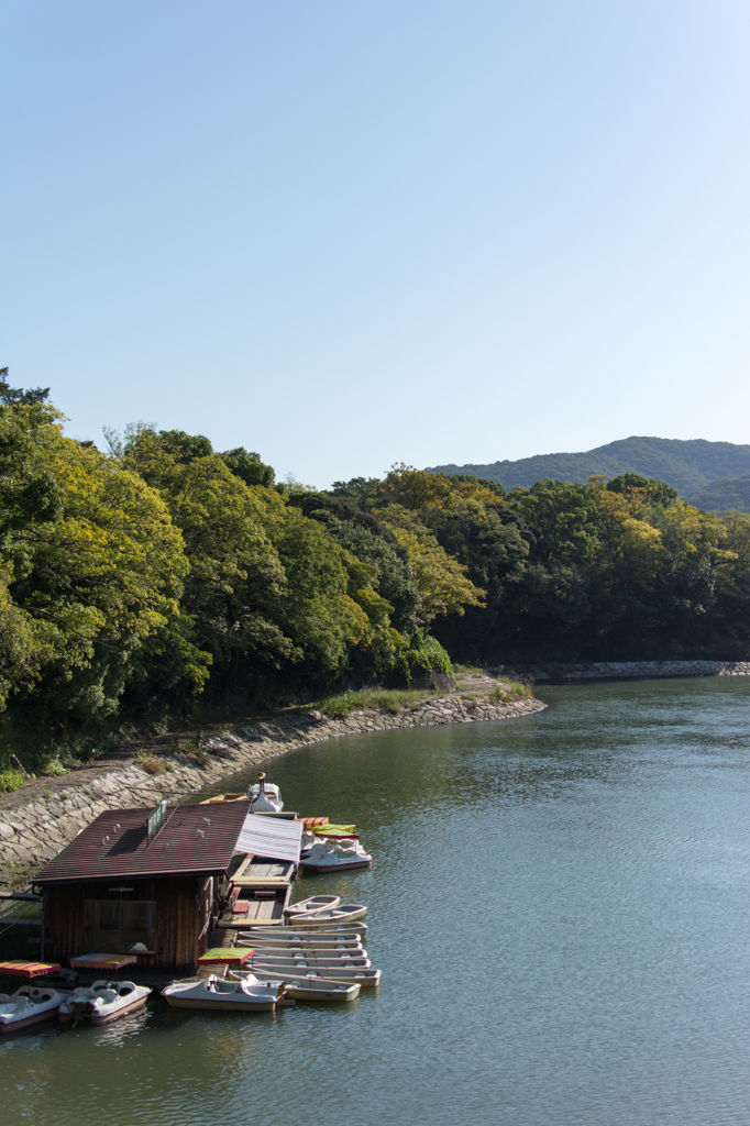 ボート小屋のある風景