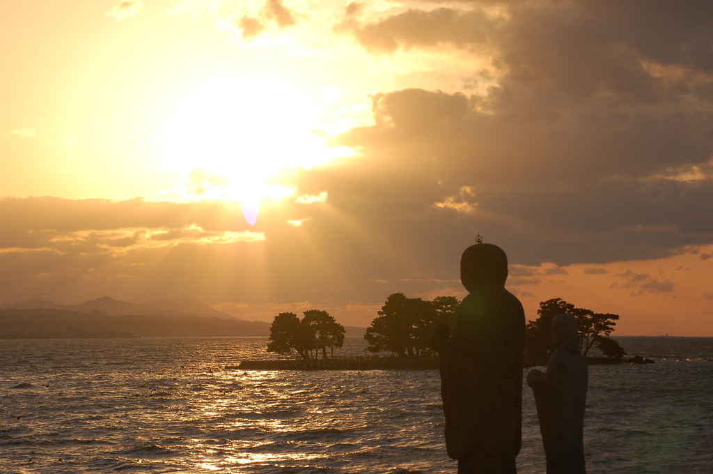 宍道湖の夕日とお地蔵様