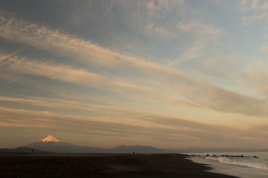 飛行機雲と富士
