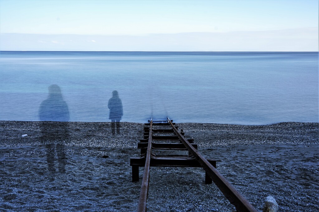 海へ続く線路