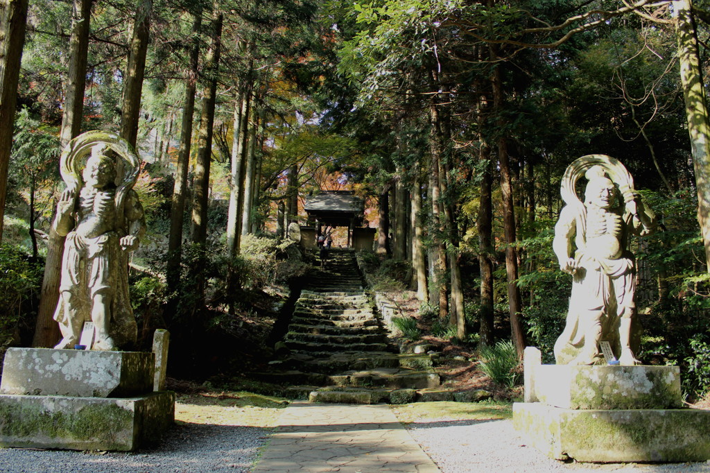 山門の仁王像」
