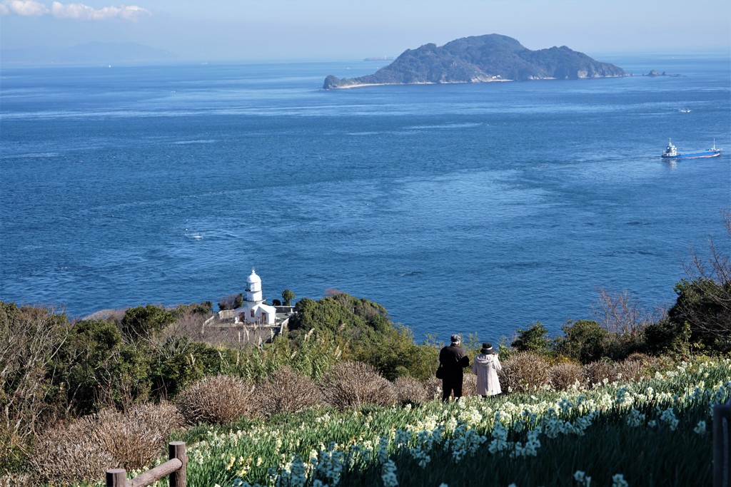 灯台と海
