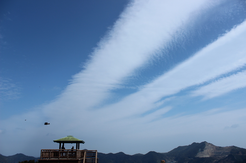 空に続く道