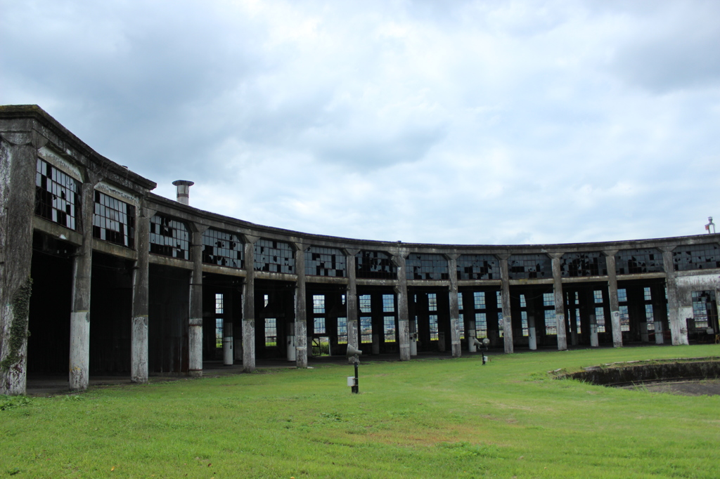 扇型の建物