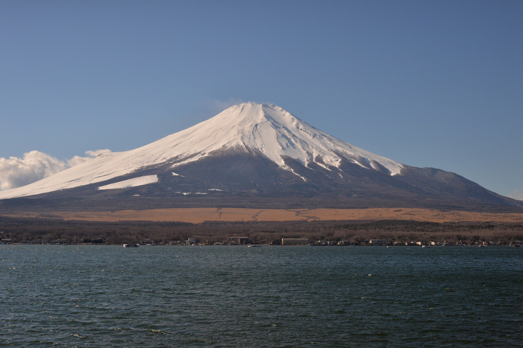 20150110山中湖北岸から見た富士