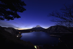 明るさ増す、期待も増す。