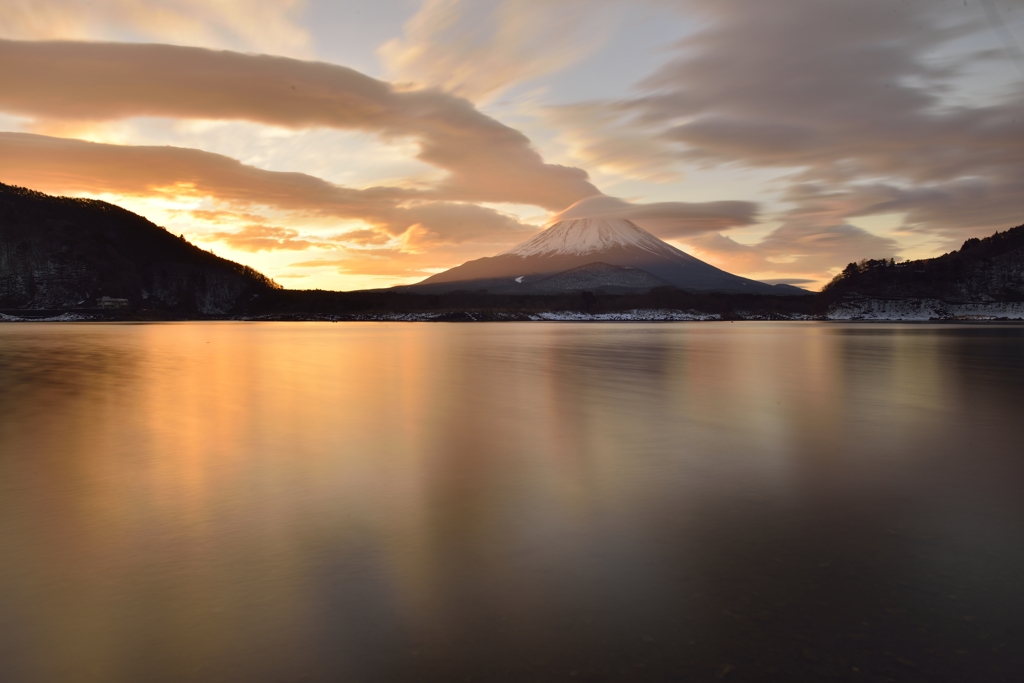 薄紅のそらが包む。