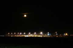 深夜の空港